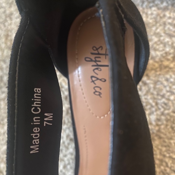 2 1/2(in) Black Heels - Picture 5 of 6